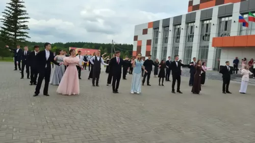 Яңа посёлогында чыгарылыш кичәсе узды