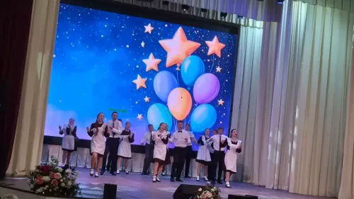 Яңа посёлогында чыгарылыш кичәсе узды