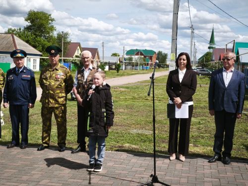 Таулык авылында Әфганстан ветераны Әзһәр Гыйниятуллинның туган йортында почет тактасы ачылды