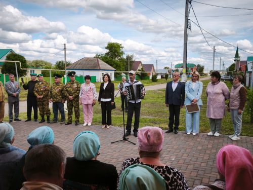 Таулык авылында Әфганстан ветераны Әзһәр Гыйниятуллинның туган йортында почет тактасы ачылды