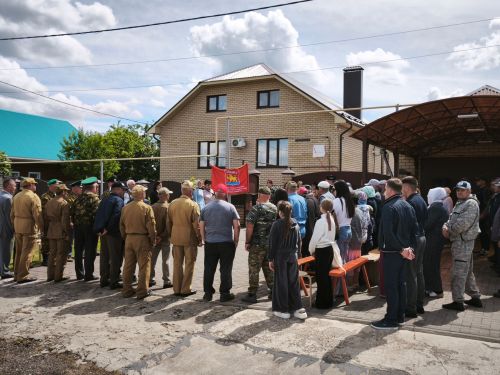Таулык авылында Әфганстан ветераны Әзһәр Гыйниятуллинның туган йортында почет тактасы ачылды