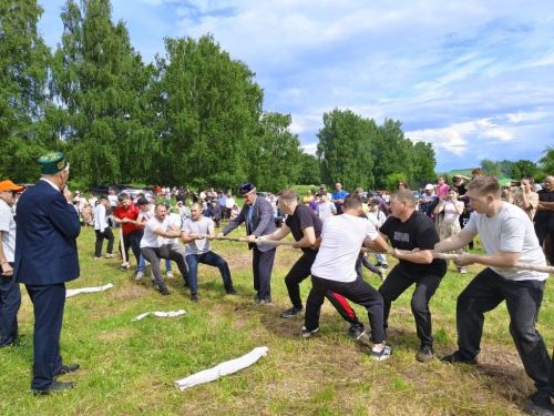Аркан тартышуда — Бай Бүләк җиңүче! Яңа Бүләк Сабан туеннан репортаж