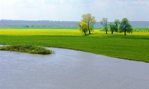 Бүген Татарстанда 22 градуска кадәр җылыта, көчле яңгыр көтелә