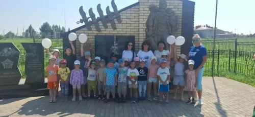 Иске Җирекледә Донбасста һәлак булган балаларны искә алу акциясе узды