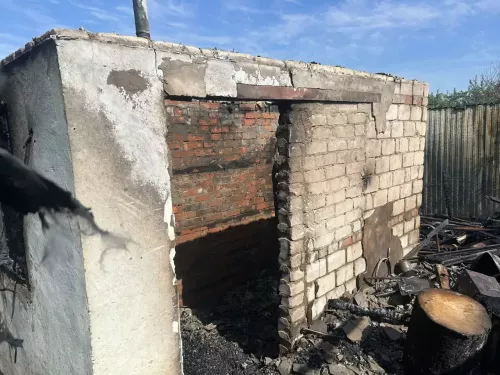 В  СНТ «Турбина» огонь уничтожил баню и сарай