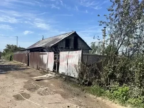 «Турбина» бакчасында мунча һәм сарай тулысынча янып беткән