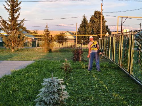 Яңа Бүләк авылында «ЭкоДесант» узды: мәдәният йорты тирәсе чистартылды