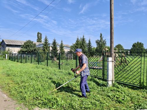 Яңа Бүләк авылында «ЭкоДесант» узды: мәдәният йорты тирәсе чистартылды