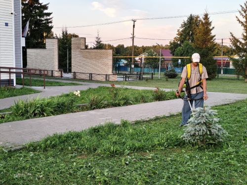 Яңа Бүләк авылында «ЭкоДесант» узды: мәдәният йорты тирәсе чистартылды