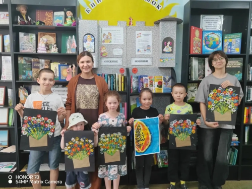 Калмаш авыл китапханәсендә Гаилә көненә багышланган балалар иҗат дәресе узды
