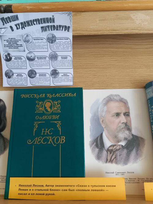 Книги, написанные левой рукой: в Тукаевском районе представили необычную выставку