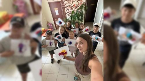 Открыткаларда җәй җылысы: «Дуслык» үзәгендә балалар өчен иҗади мастер-класс узган