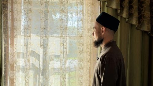 Иман, тәрбия һәм хезмәт: Илнур хәзрәтнең Күзкәйдәге матур башлангычы