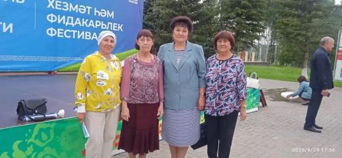 Яңа поселогында гофрлы кәгазьдән чәчәкләр ясарга өйрәнделәр