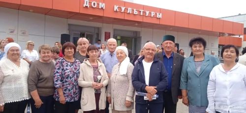 Яңа поселогында гофрлы кәгазьдән чәчәкләр ясарга өйрәнделәр
