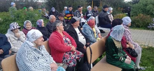«Күңелләргә җылылык өләшеп»: Теләнче-Тамак картлар һәм инвалидлар йортында бәйрәм концерты узды