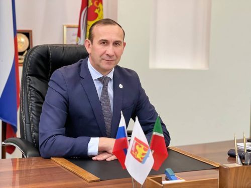 Глава Тукаевского района поздравил жителей с Днем Республики Татарстан