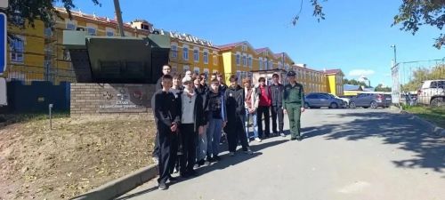 Район балалары Казан танк училищесының ачык ишекләр көнендә булып кайтты