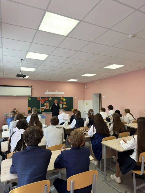 Начальник пункта полиции аэропорта «Бегишево» провел уроки для учеников Бетькинской школы