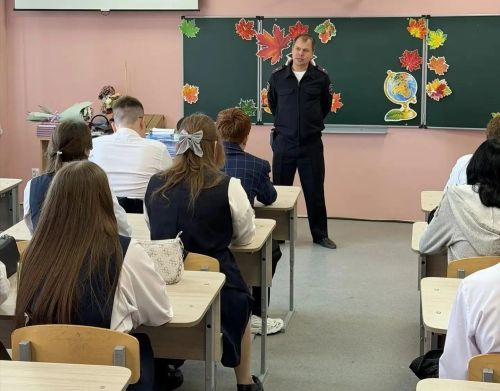 Начальник пункта полиции аэропорта «Бегишево» провел уроки для учеников Бетькинской школы