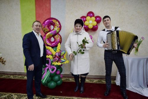 Поздравили с 8 марта