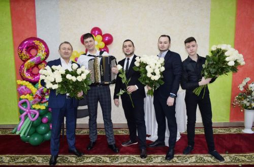 Поздравили с 8 марта