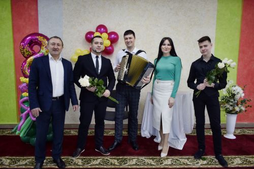 Поздравили с 8 марта