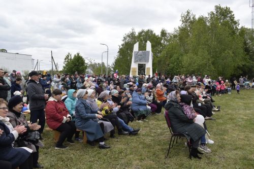 В селе Бурды у памятника воинам-односельчанам, погибшим в Великой Отечественной войне, прошел праздник, посвященный 78-й годовщине Великой Победы