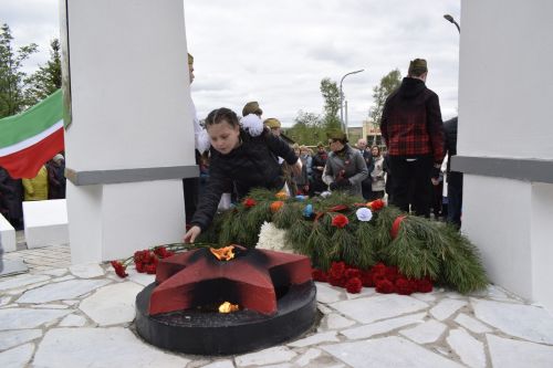 В селе Бурды у памятника воинам-односельчанам, погибшим в Великой Отечественной войне, прошел праздник, посвященный 78-й годовщине Великой Победы