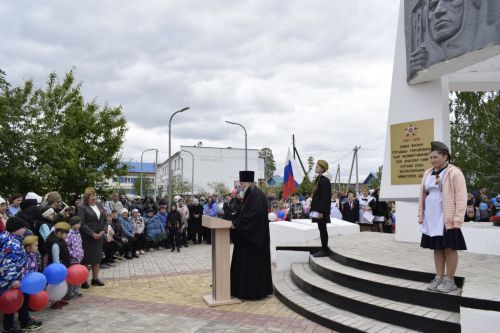 В селе Бурды у памятника воинам-односельчанам, погибшим в Великой Отечественной войне, прошел праздник, посвященный 78-й годовщине Великой Победы