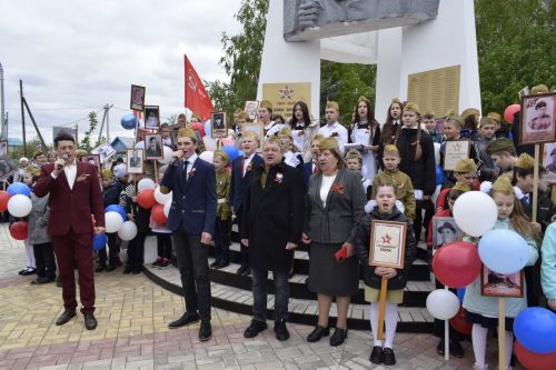 В селе Бурды у памятника воинам-односельчанам, погибшим в Великой Отечественной войне, прошел праздник, посвященный 78-й годовщине Великой Победы