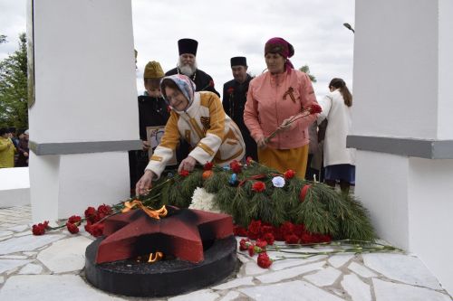 В селе Бурды у памятника воинам-односельчанам, погибшим в Великой Отечественной войне, прошел праздник, посвященный 78-й годовщине Великой Победы