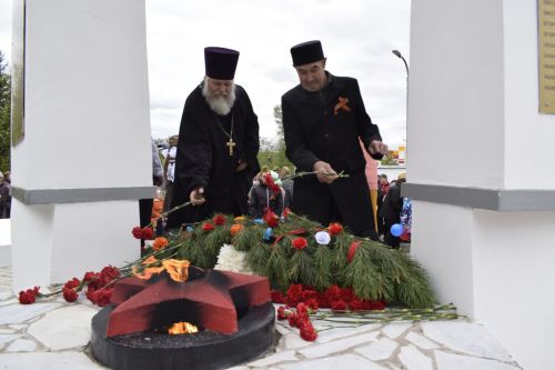 В селе Бурды у памятника воинам-односельчанам, погибшим в Великой Отечественной войне, прошел праздник, посвященный 78-й годовщине Великой Победы