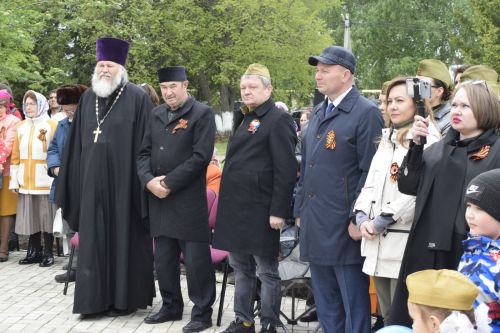 В селе Бурды у памятника воинам-односельчанам, погибшим в Великой Отечественной войне, прошел праздник, посвященный 78-й годовщине Великой Победы