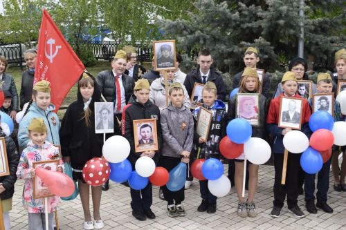 В селе Бурды у памятника воинам-односельчанам, погибшим в Великой Отечественной войне, прошел праздник, посвященный 78-й годовщине Великой Победы