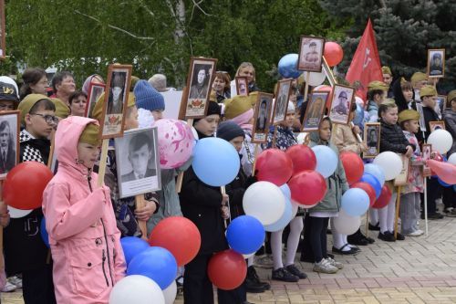 В селе Бурды у памятника воинам-односельчанам, погибшим в Великой Отечественной войне, прошел праздник, посвященный 78-й годовщине Великой Победы