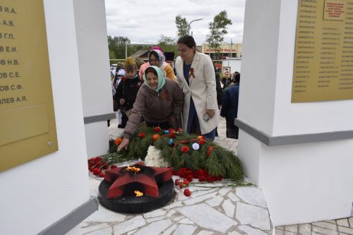 В селе Бурды у памятника воинам-односельчанам, погибшим в Великой Отечественной войне, прошел праздник, посвященный 78-й годовщине Великой Победы