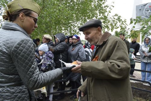 В селе Бурды у памятника воинам-односельчанам, погибшим в Великой Отечественной войне, прошел праздник, посвященный 78-й годовщине Великой Победы