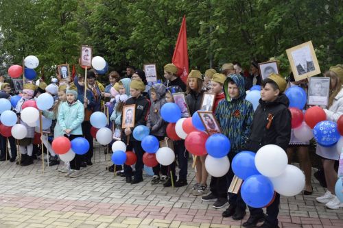 В селе Бурды у памятника воинам-односельчанам, погибшим в Великой Отечественной войне, прошел праздник, посвященный 78-й годовщине Великой Победы