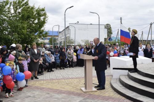 В селе Бурды у памятника воинам-односельчанам, погибшим в Великой Отечественной войне, прошел праздник, посвященный 78-й годовщине Великой Победы