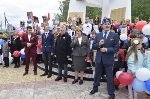 В селе Бурды у памятника воинам-односельчанам, погибшим в Великой Отечественной войне, прошел праздник, посвященный 78-й годовщине Великой Победы