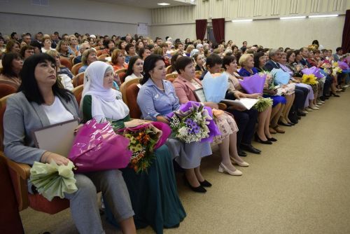 В посёлке Новый работники педагогической отрасли района собрались на традиционную конференцию в начале нового учебного года