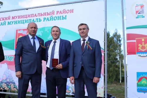 Глава района Фаил Камаев вручил государственные и республиканские награды