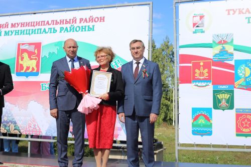 Глава района Фаил Камаев вручил государственные и республиканские награды