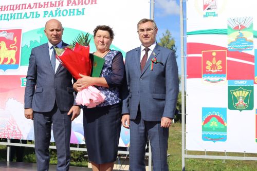 Глава района Фаил Камаев вручил государственные и республиканские награды