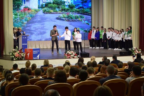 Финал школьной лиги КВН «Школьный Движ»: Веселье, смех и талант