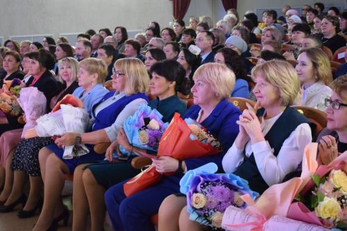Торжественное закрытие Года педагога и наставника: Педагоги Тукаевского района получили заслуженное признание