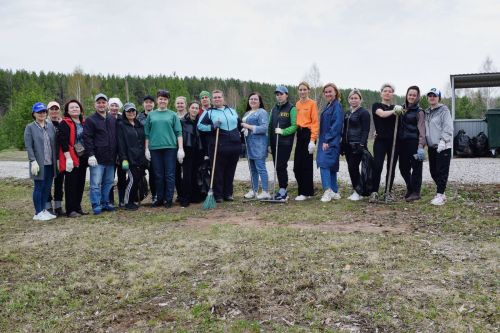Районный субботник в посёлке Новый: территория парка и лыжной трассы очищена от мусора и прошлогодней листвы