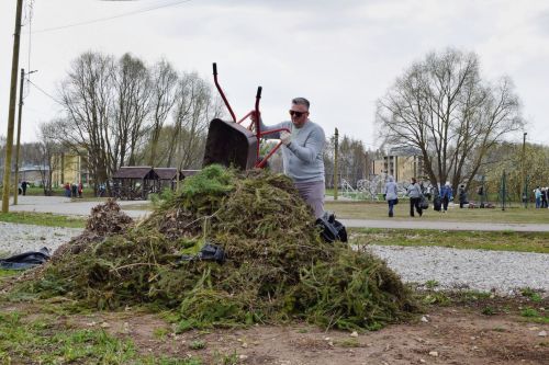 Районный субботник в посёлке Новый: территория парка и лыжной трассы очищена от мусора и прошлогодней листвы