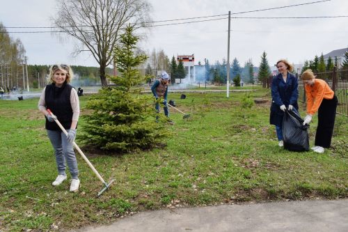 Районный субботник в посёлке Новый: территория парка и лыжной трассы очищена от мусора и прошлогодней листвы